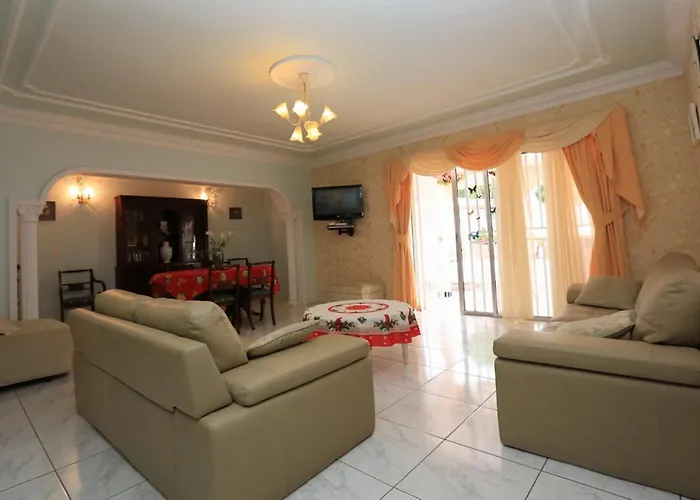 Luxurious With Private Pool Адехе